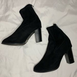 Miss Lola Black booties